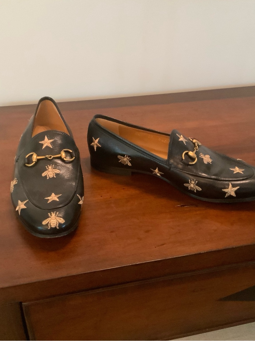 Gucci Black Leather Women's Bit Loafers with Gold Embroidered Bees & Stars - Picture 2 of 3